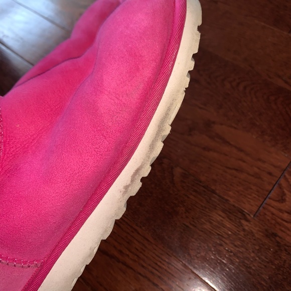 Hot pink short uggs size 7 - Picture 4 of 5